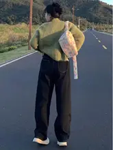 高腰設計の黒いストレートデニムパンツ【大きいサイズ・秋春兼用・ゆったりシルエット】