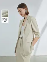 洗練されたデザインの女性用ジャケット【高級感・ビジネススタイル・夏用・フィット】