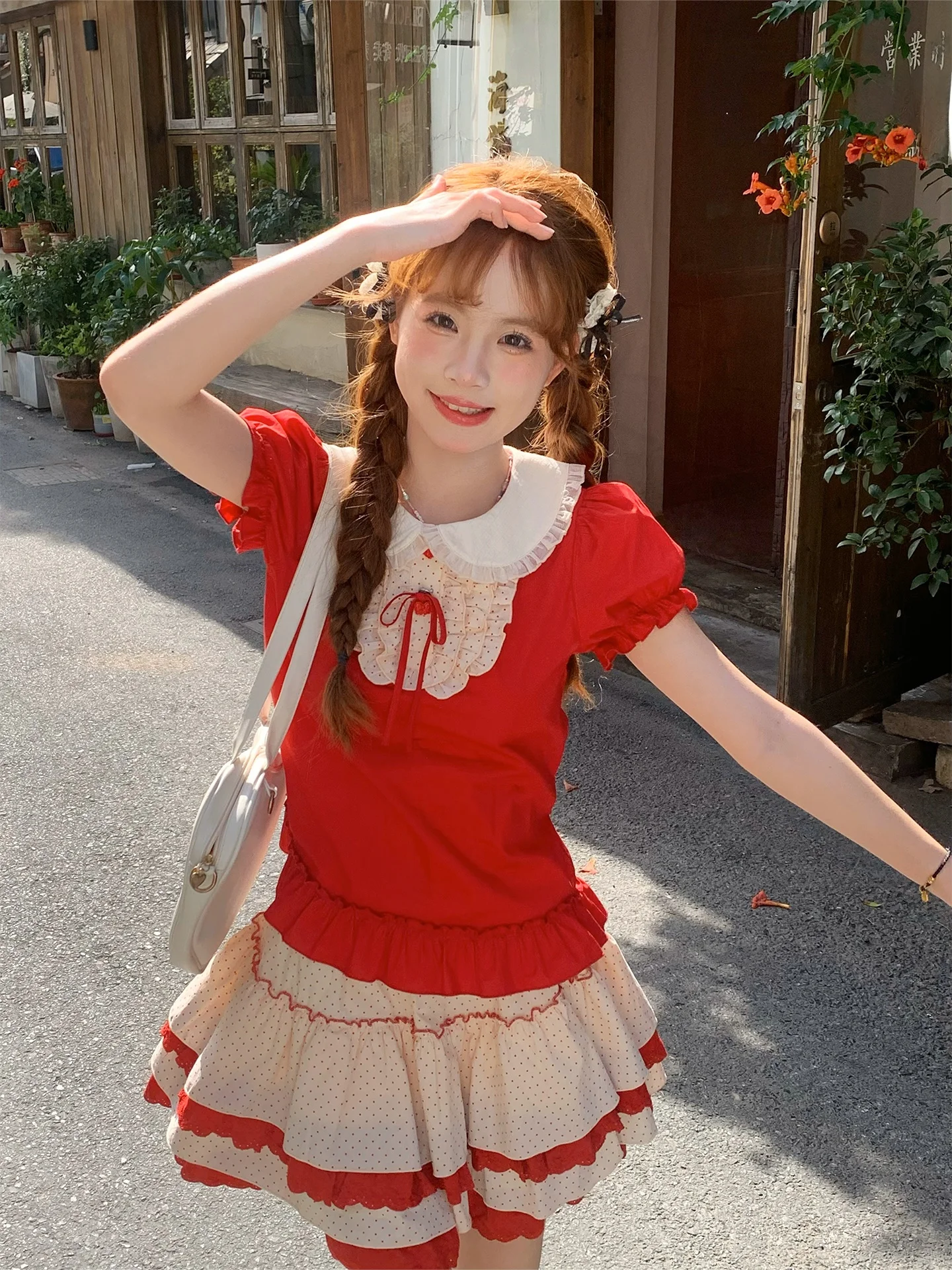 夏服20代にぴったりな「赤と水玉」のセットアップ、どう選ぶ？