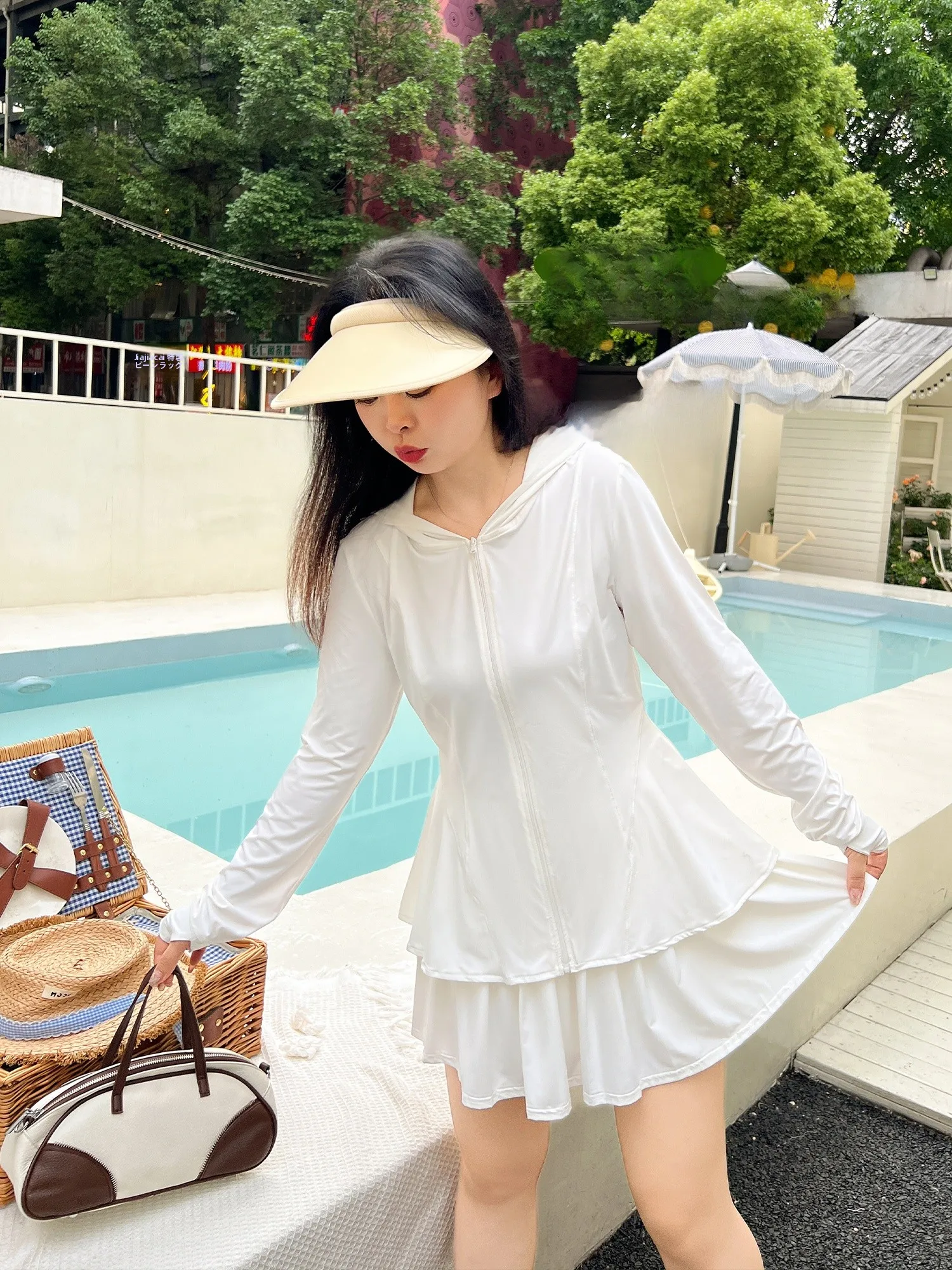 黒い服で日焼けを防ぐのは無理？実は「防ぐ」ための最強アイテムはこれ！