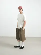 デザイン性のある多重プリーツの五分丈パンツ