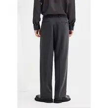 深灰色のスーツパンツ【高級感・通勤・カジュアル】