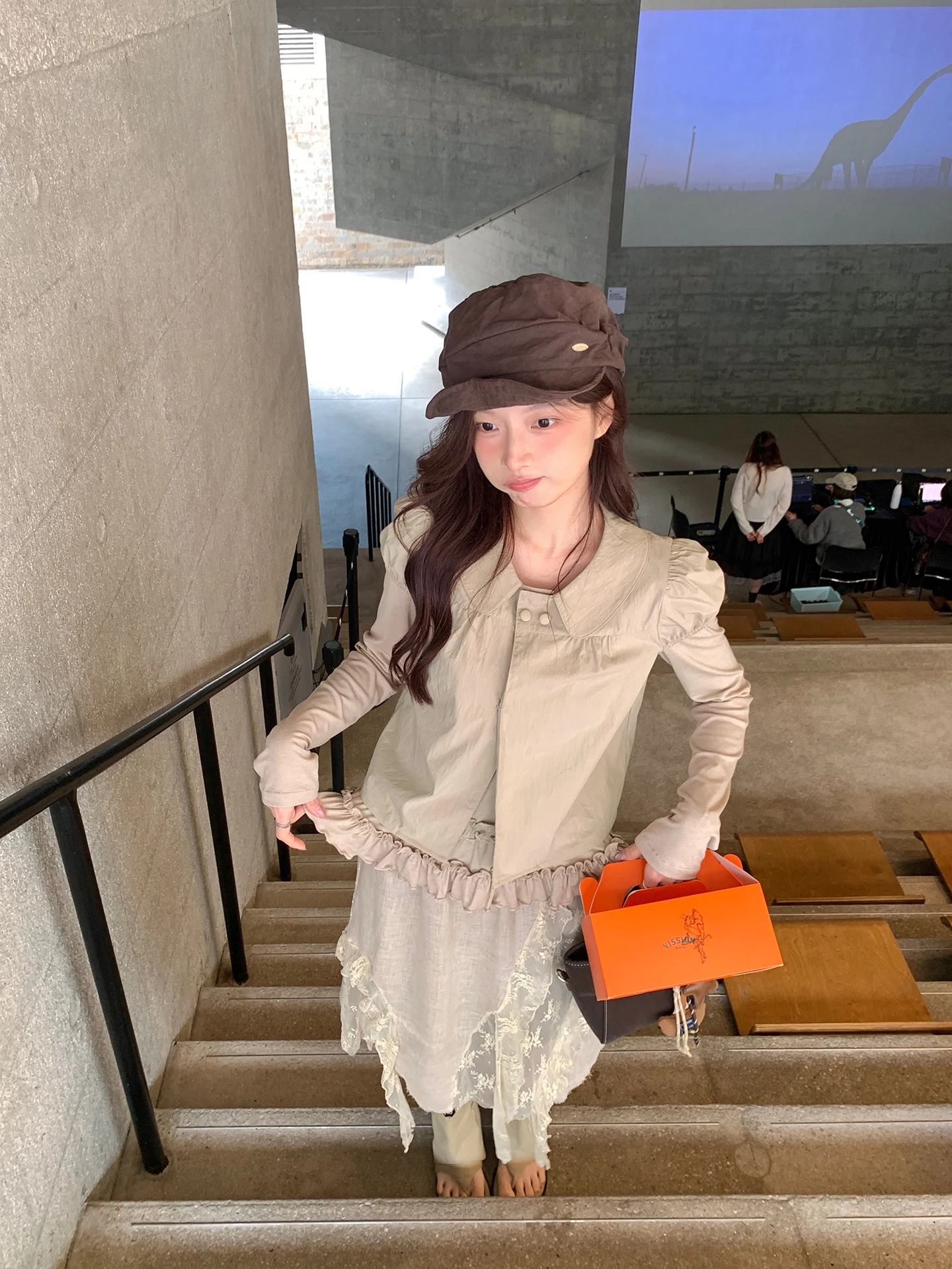 パフスリーブはなぜ今、若い女性の日常に不可欠なのか？