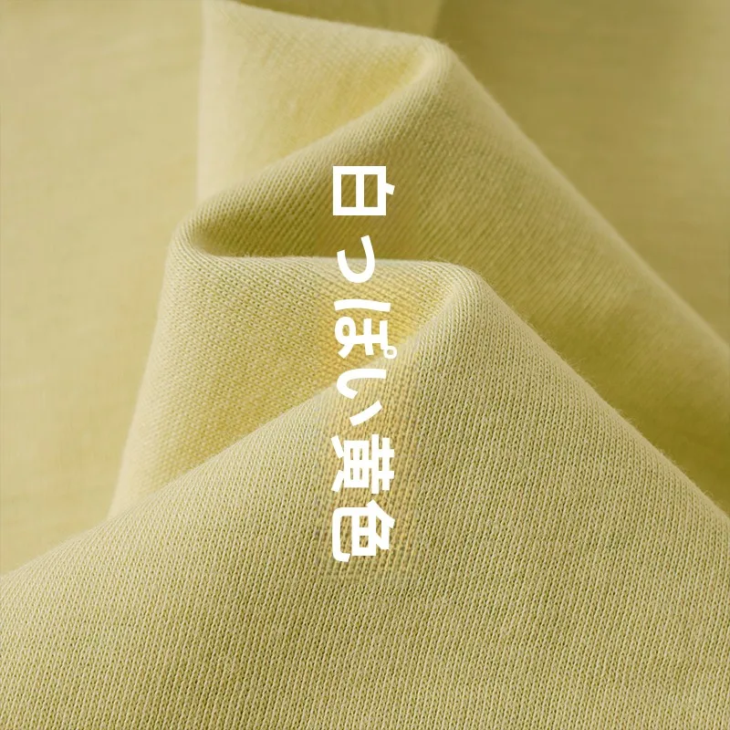 淡い黄色の両面カラーコットン半袖Tシャツ：コットン素材の吸湿性と肌への影響を実証