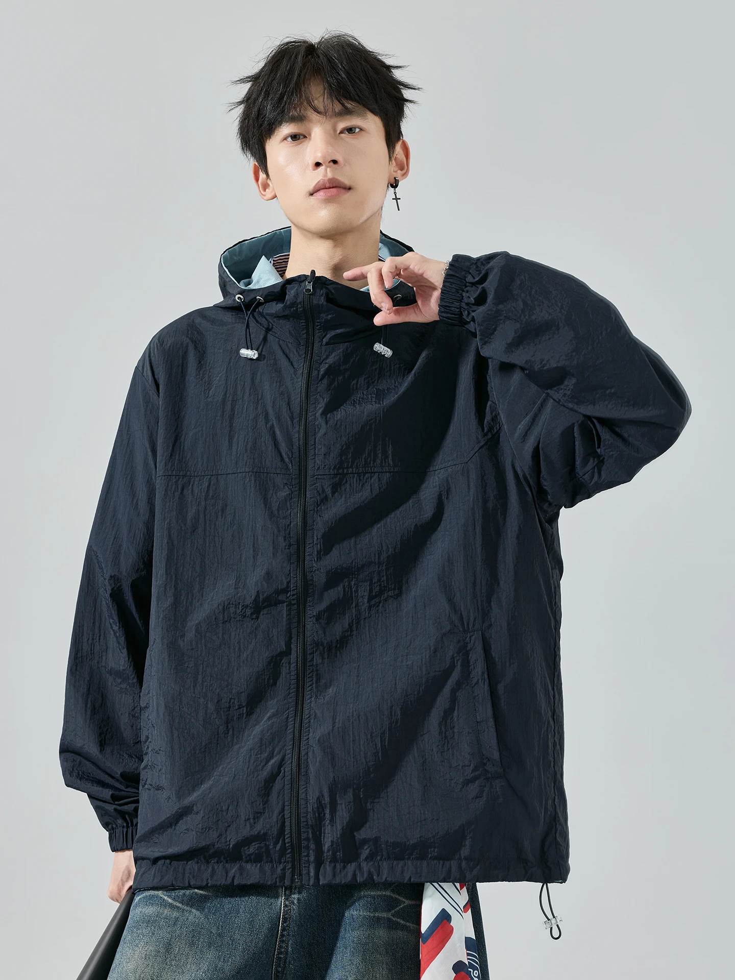 男性用アウトドア防晒服：日焼け止めと虫除けを1本で解決する夏の必須アイテム