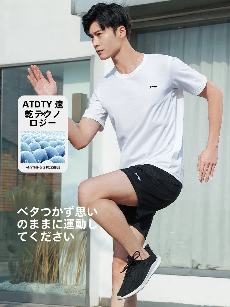 ストリートファッションの本質とは？速乾Tシャツで実践する自然なスタイル
