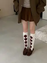 ダイヤモンドパターンのレディースソックス【膝上丈・イギリス風】