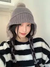 毛球付きニット耳当て帽子【冬用・ふわふわ・保温性・可愛いデザイン】