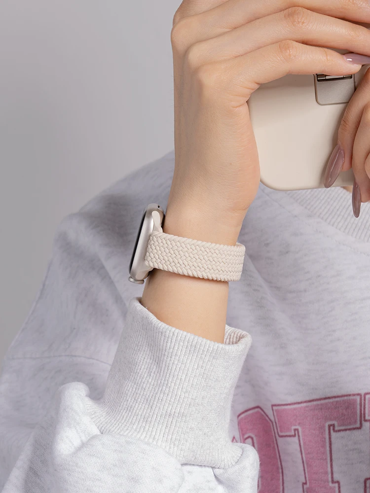 AirPods と Apple Watch で過ごす日常を彩る、その鍵は「表帯」にあり？