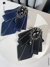 エレガントなデザイン！深い青色の水晶装飾付きアーチ型蝶ネクタイ【ユニセックス・クラシックスタイル】