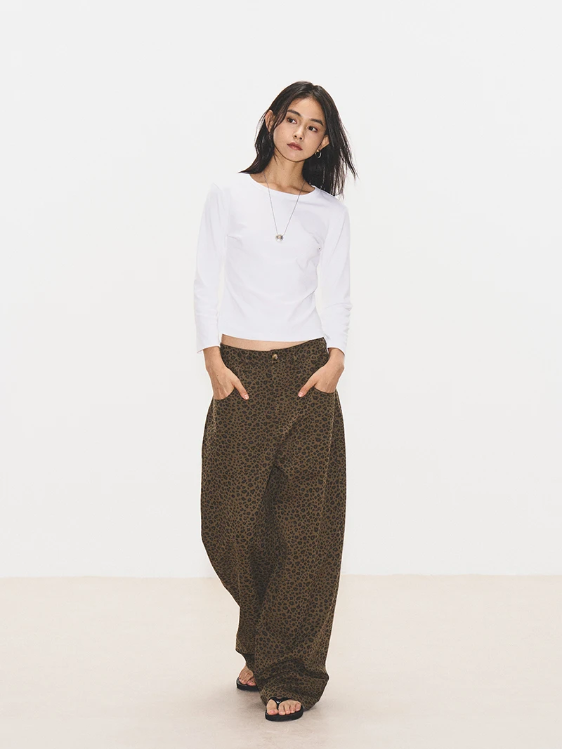 2026年トレンドファッションで悩む20代後半女性に、今すぐ着るべきシンプルな白Tシャツは？