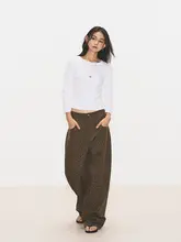 シンプルな白の9分袖Tシャツ【女性用・シャープなデザイン】