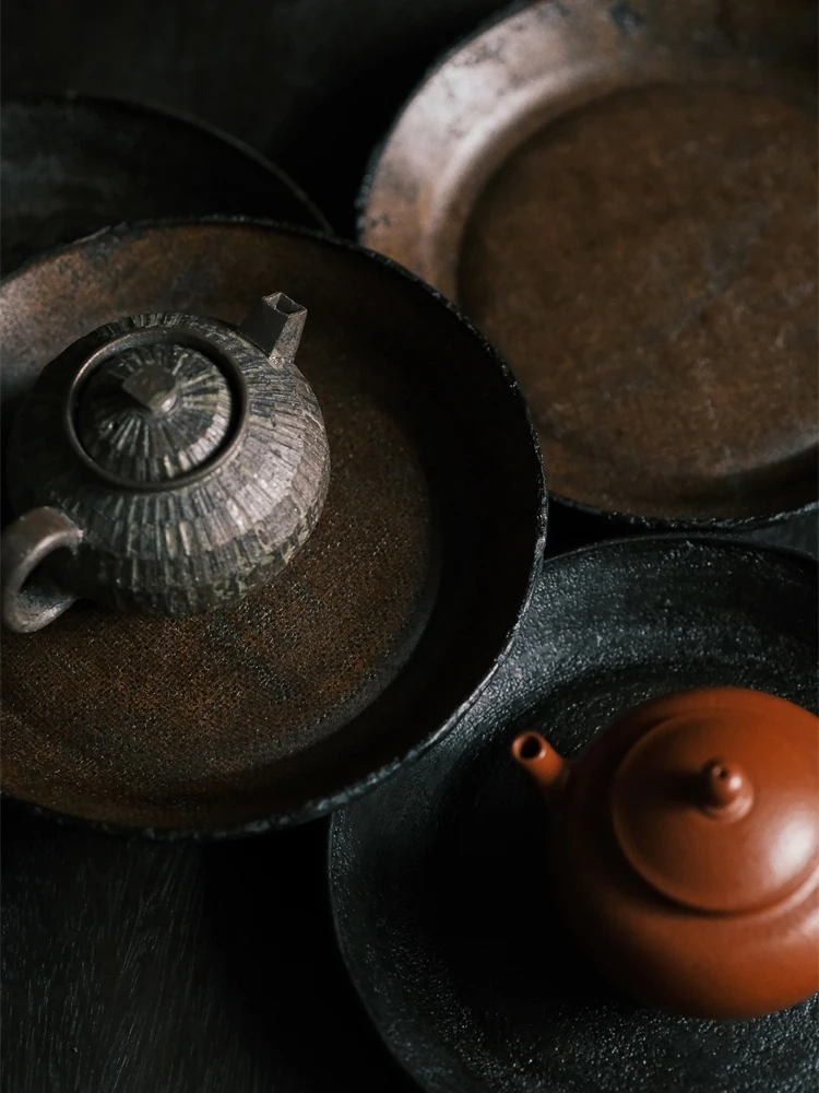 美しいデザインの漆塗り茶器：伝統工芸と現代茶室の融合を実現