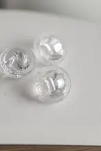 ドイツ製ビンテージスタイルの円形透明クリスタルガラスボタン【花模様・極小サイズ】