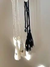 ボヘミアンスタイルの流れるフリンジ付きウエストストラップ