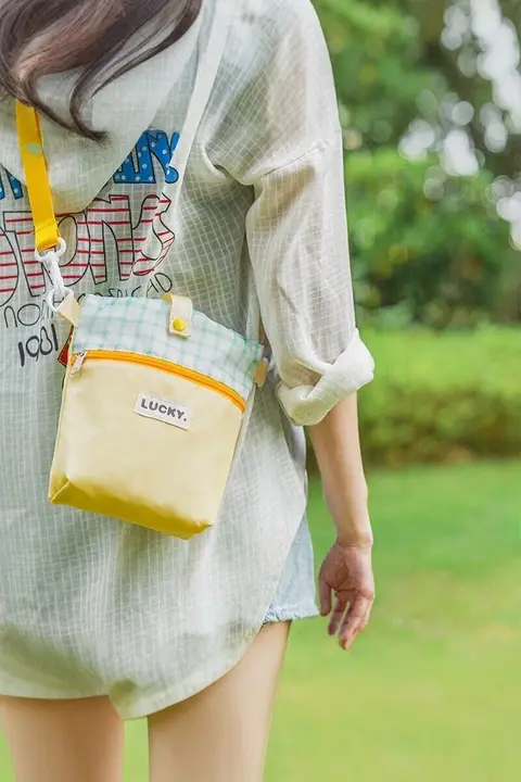 可愛いデザイン！保温杯カバー付きボトル用手提げバッグ【アウトドア・斜め掛け可】（セットアップ対応）