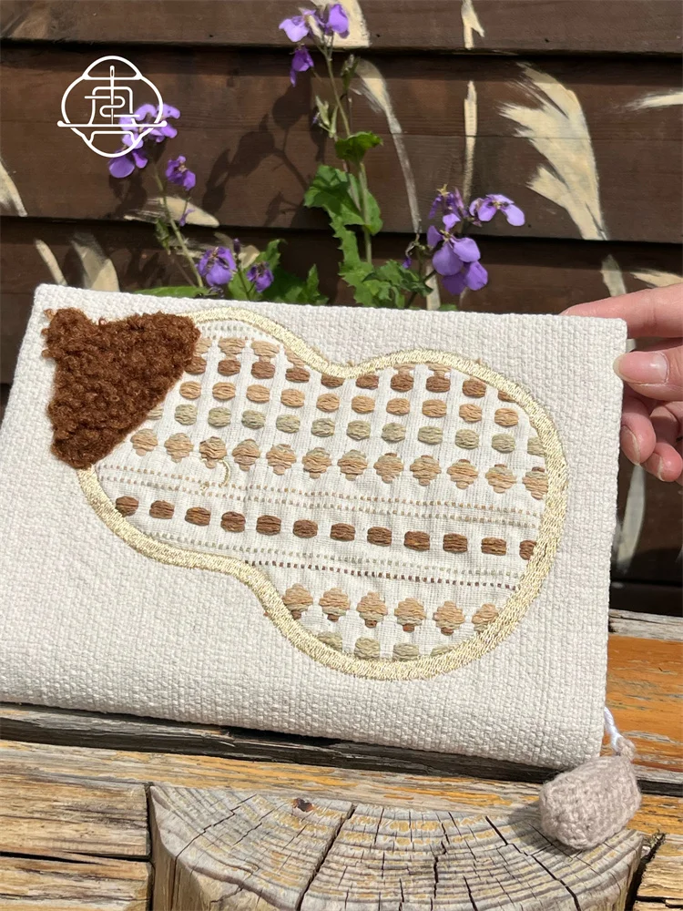 可愛い刺繍入り手帳カバー：ハンドメイド副業で人気の日記用アイテム