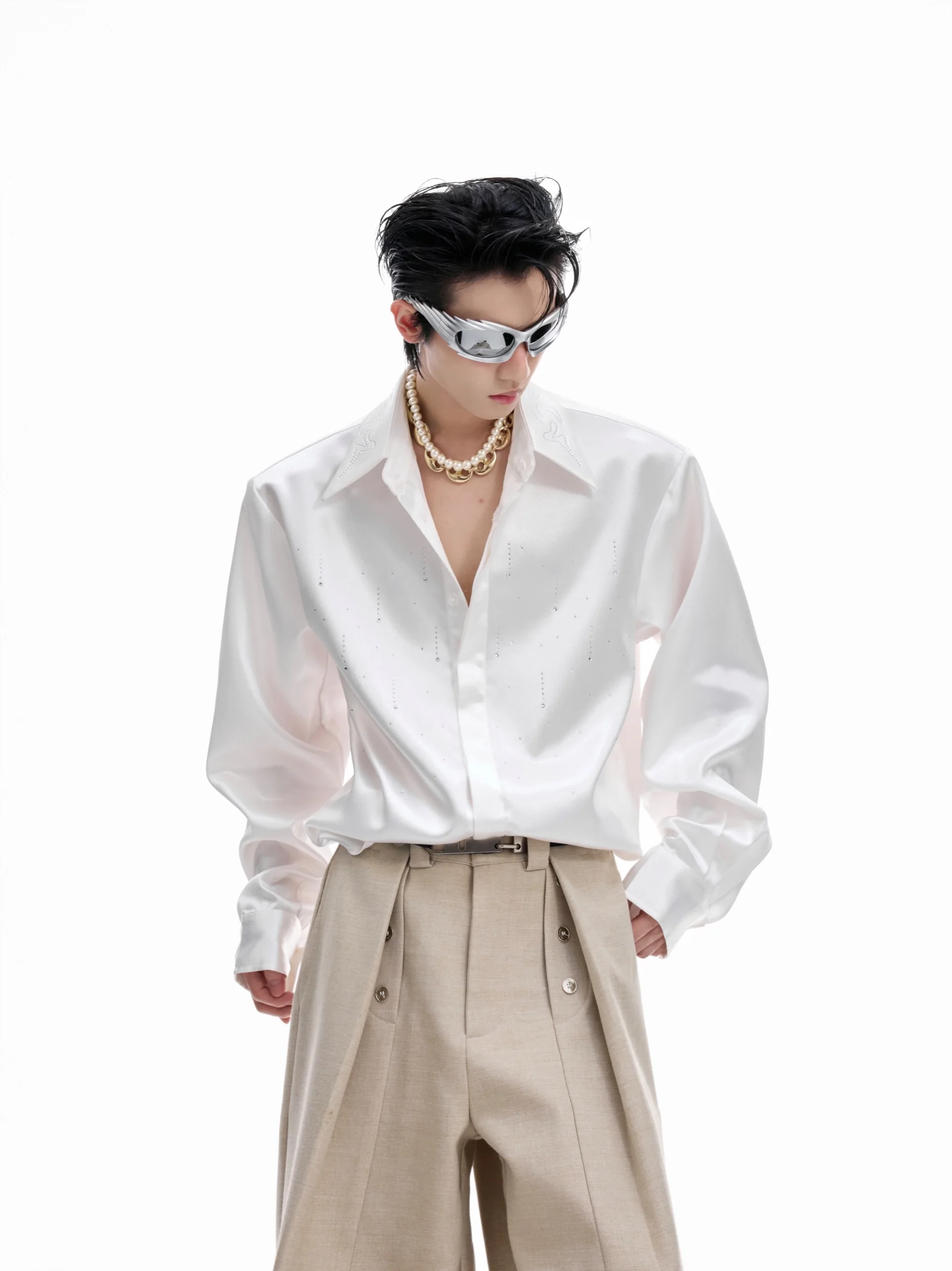 セミフォーマル 大学生 男 どんな服装がおすすめ？エレガントなシャツが通勤や授業で活躍する理由