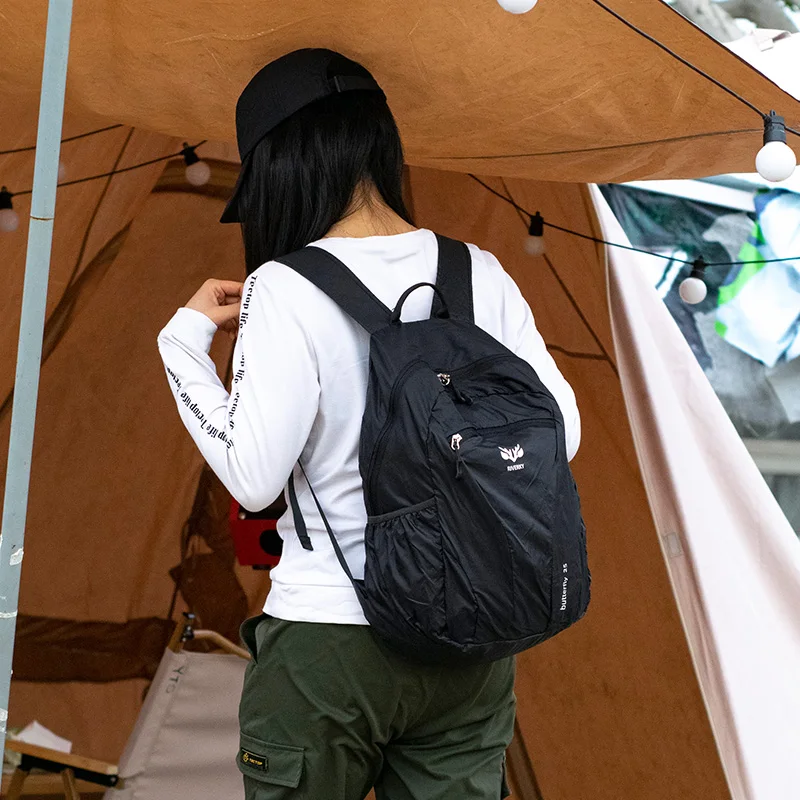 超軽量アウトドアリュック：女性用折りたたみタイプの旅行・登山に最適な選択