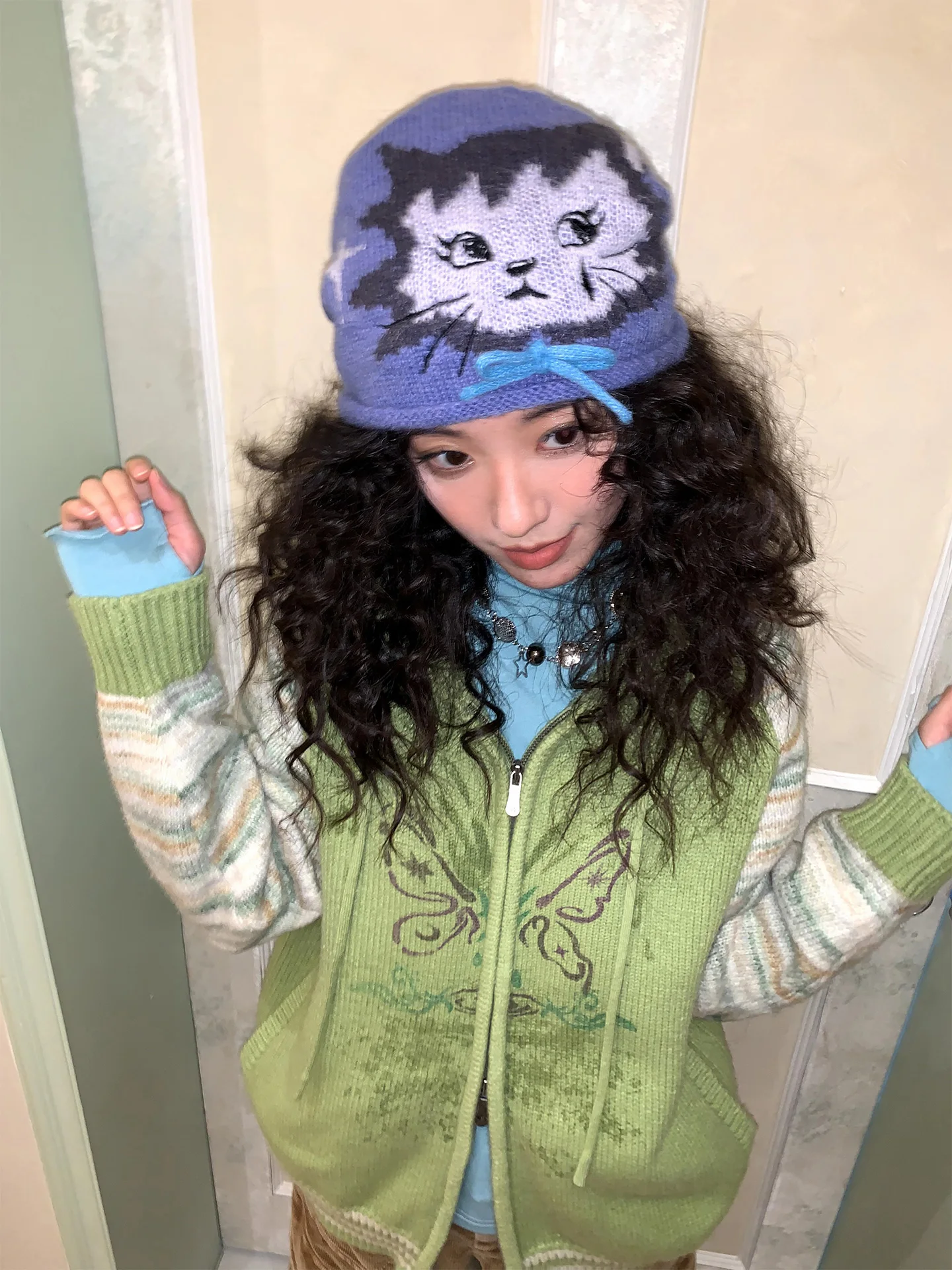 かわいいデザインのニット帽：猫モチーフで秋冬を彩る男女通用のファッションアイテム