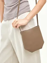 レトロデ ザインのミニバケツバッグ【ライチ風レザー・調整可能なショルダーストラップ・ショルダー／斜め掛け】
（セットアップ対応）