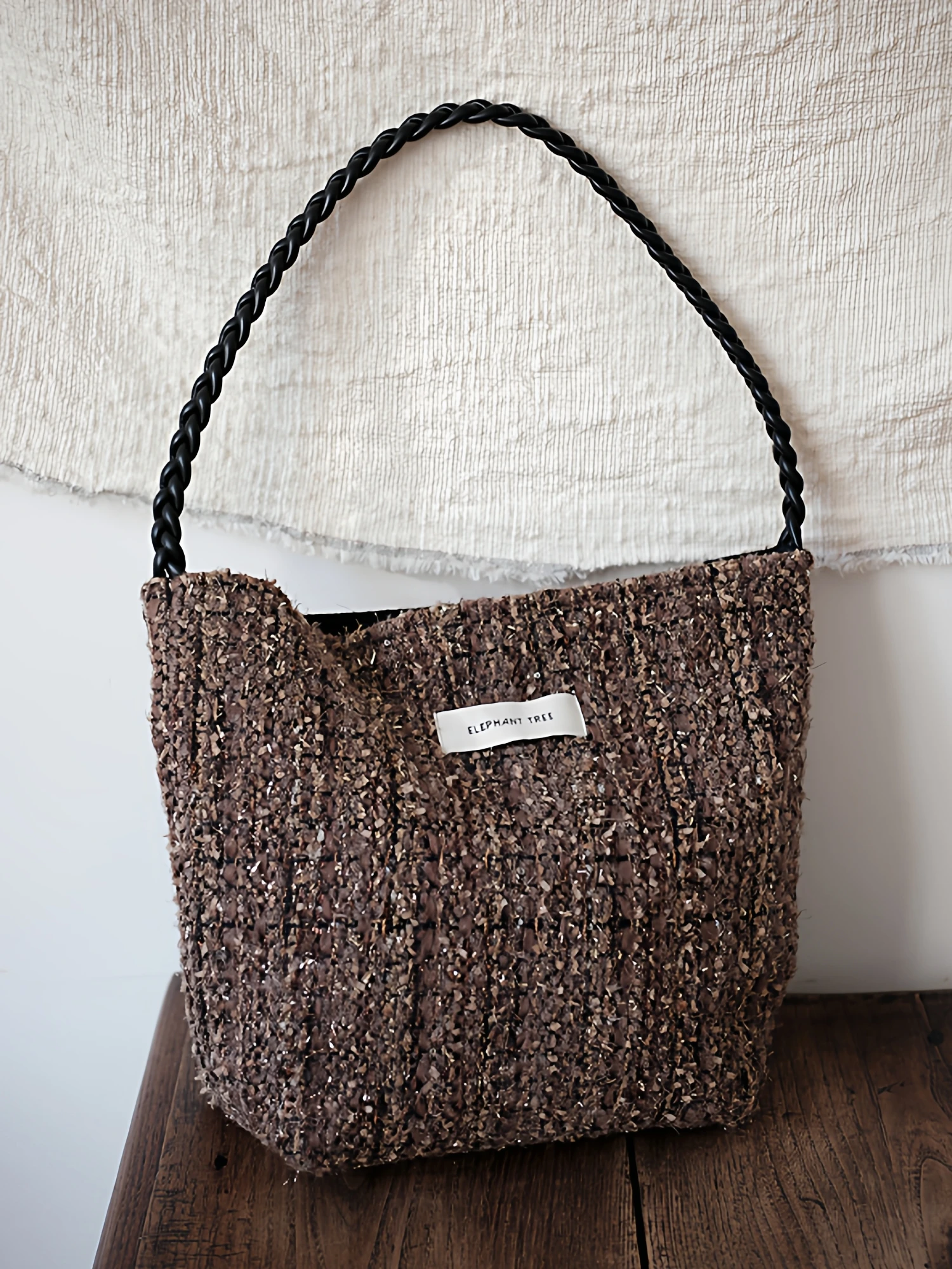 woven bag は本当に通勤に使えるのか？実際の使い方と、今冬のベストな選択肢とは