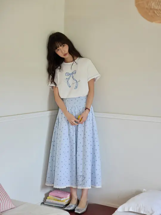 リボン刺繍入り短袖Tシャツ【ルーズフィット・白色・女性用】