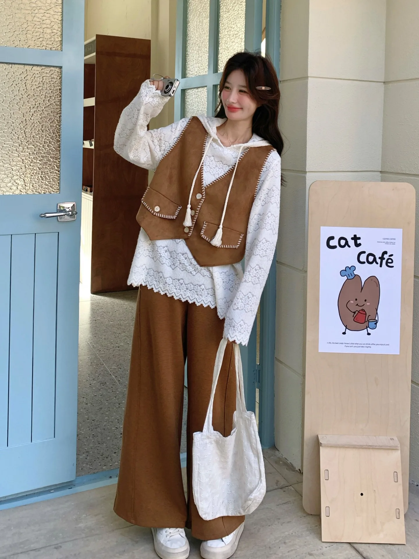 マタニティファッションのニットフーディベストとワイドパンツ三件セット【春用・透かし編み・三点セットアップ対応】