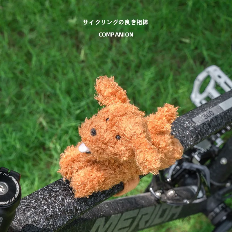 かわいいトイプードルのぬいぐるみキーホルダー：女性向けバッグチャームの実用性とデザイン分析