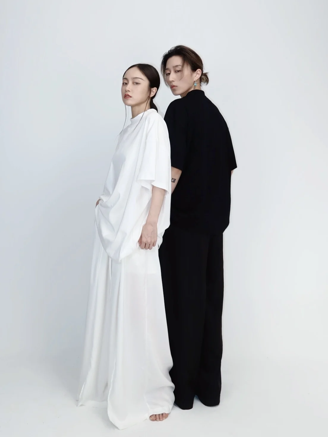 ROUR シンプルハイネック幅広シルエットTシャツ【ジャズダンス用・ルーズフィット】 きれいめコーデに最適なトップス