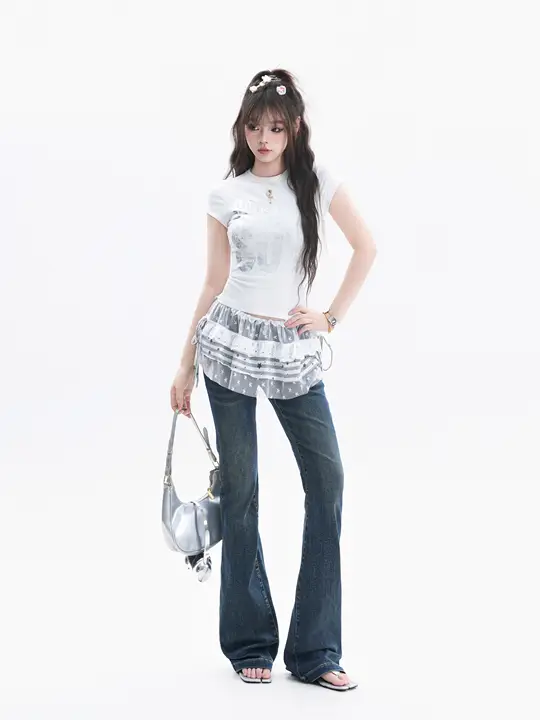 デザイン性のあるシルバー箔プリントTシャツ【女性用・夏用・タイトフィット・ショート丈・半袖】