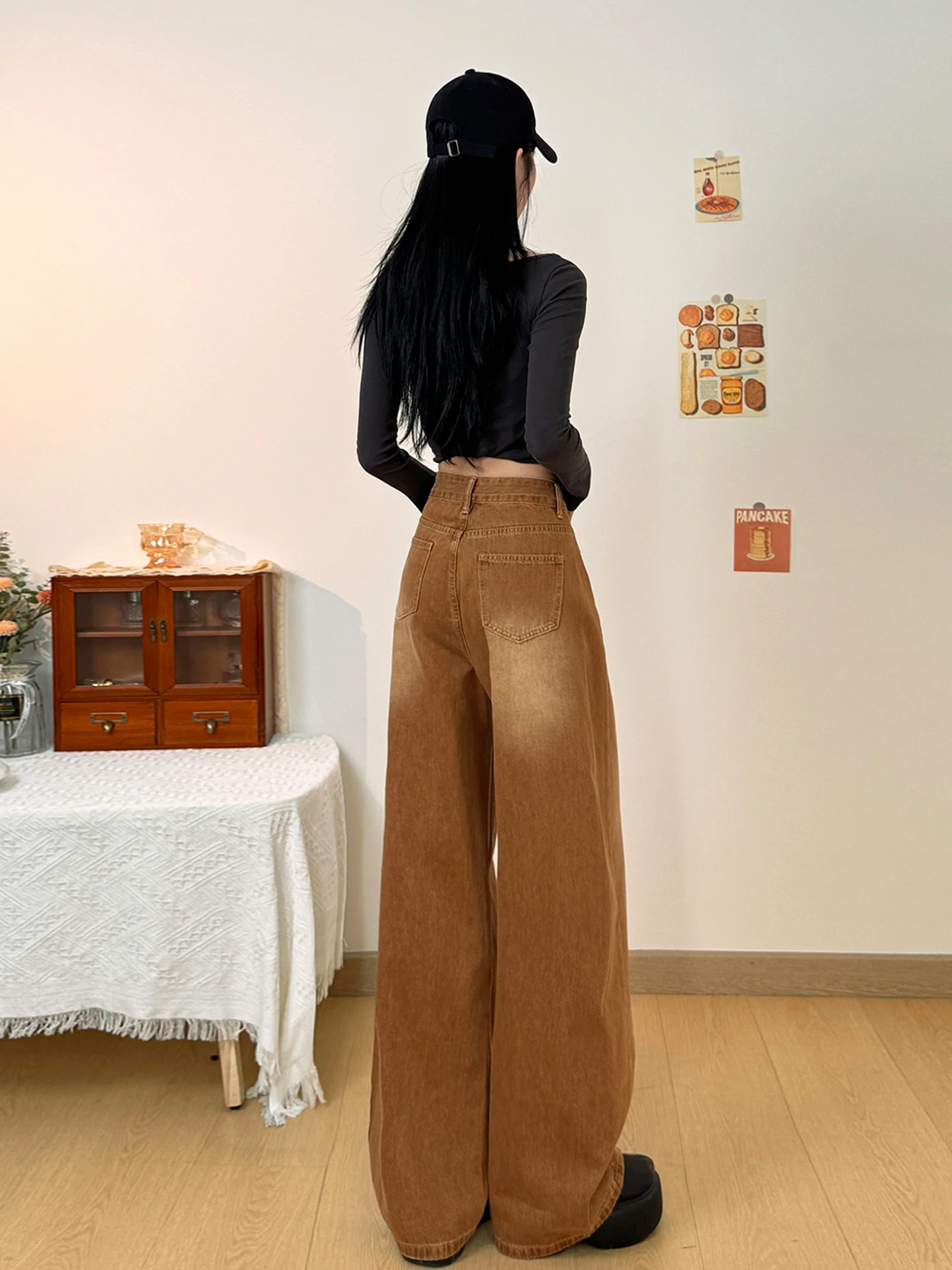 クールカジュアルコーデに欠かせない1本は、このキャラメルカラーのデニムパンツ？