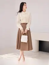 米色の長袖シャツ【重ね着対応・ニットキャミソール付き・女性用】（セットアップ対応）