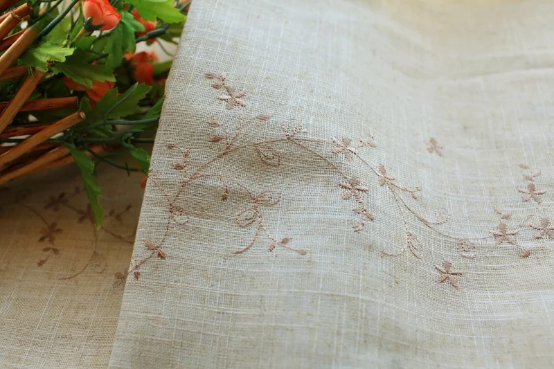 カーテンの測り方で迷うなら、この1枚で解決できる！アメリカン刺繍のカフェカーテンが教えてくれたリアルな選び方