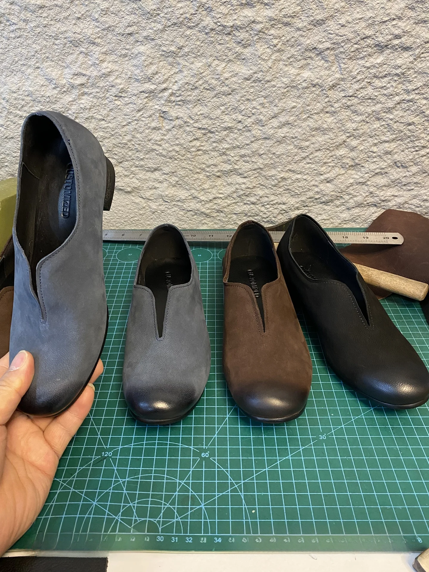 バブーシュカとは：レトロ風Vカットレザー女性用夏用シューズの本質と実用性
