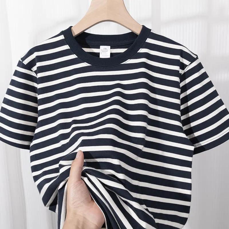 Tシャツを横から着るとき、どうやってスタイリングするの？