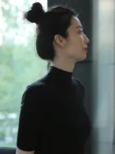 黒のハイネック半袖Tシャツ【フィット感あるデザイン・ニット素材・秋冬用】