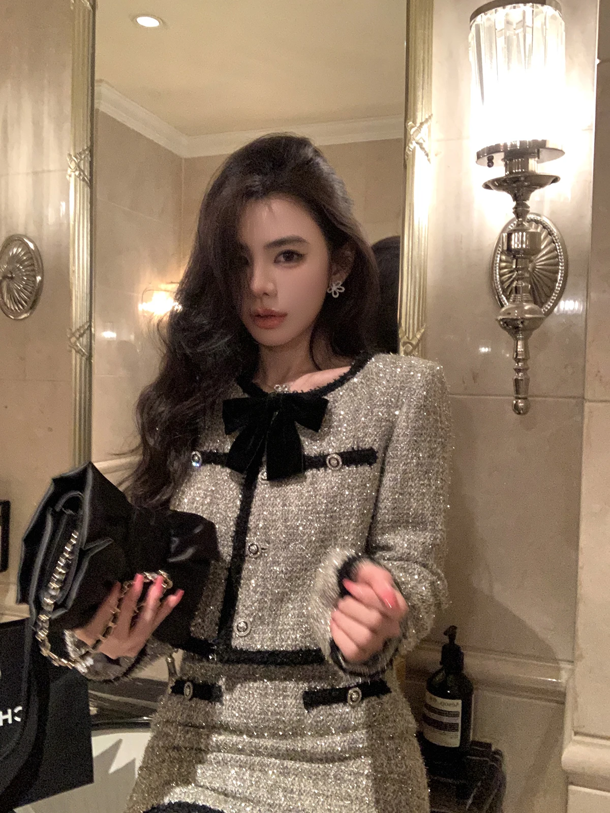 ふんわりショート50代のヘアスタイル：フランス風レトロデザイン  のセットアップ対応小香風短外套と半身裙