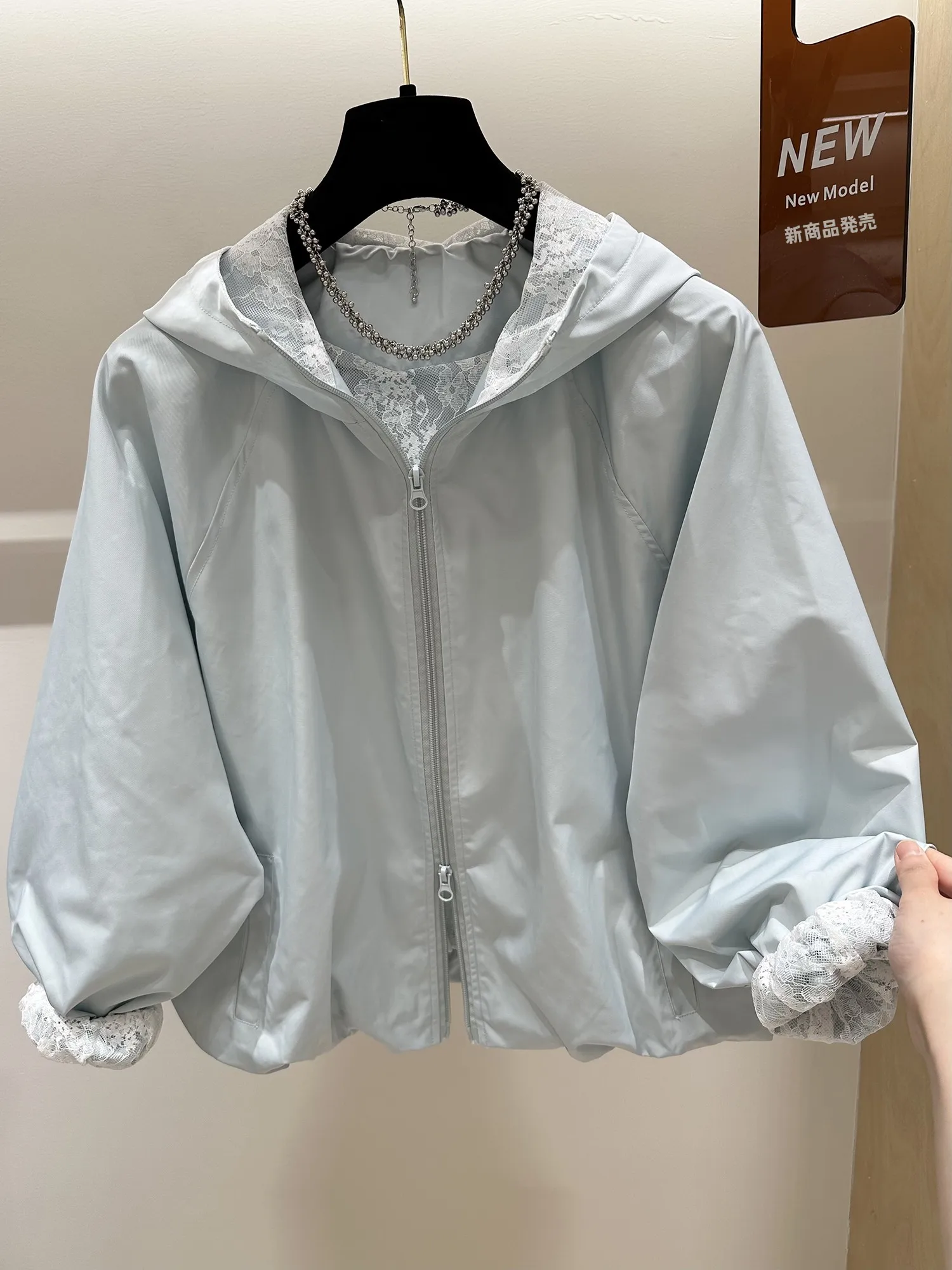 デニムジャケット コーデ 完全ガイド｜風に強いレース切替えデザインの選び方
