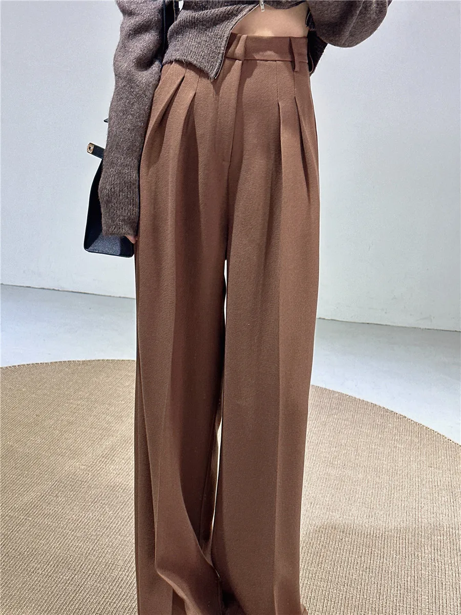 カーゴパンツ コーデ レディース vs ワイドレッグ プロフェッショナルなスタイルへ