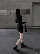 体型を美しく見せる！ブラックニットタイトワンピース【秋用・スリムフィット・ファッション】