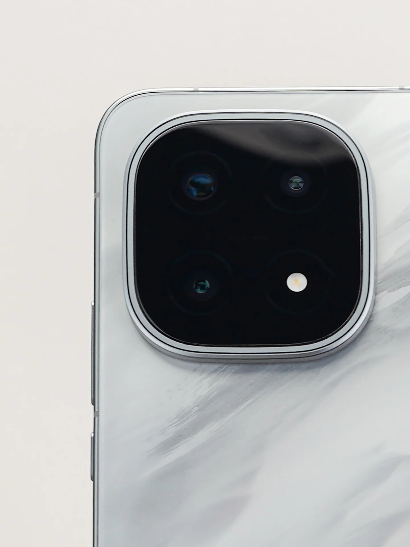 カメラスマホで写真がきれいになる秘訣は？フィルムの選び方を徹底解説