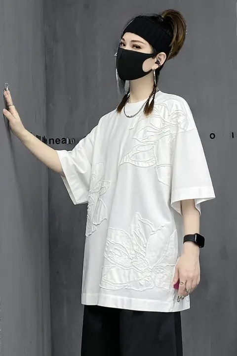 刺繍デザインの半袖Tシャツ【レディース・夏用・ホワイト・カジュアル】