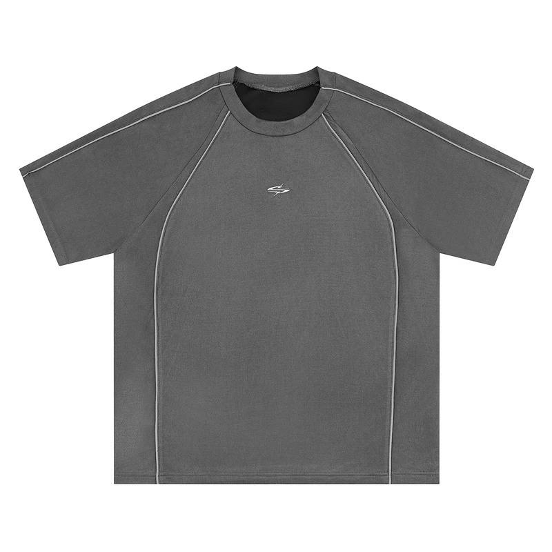 レトロラインデザインのゆったりフィット半袖Tシャツは、どんなシーンで活用できるのか