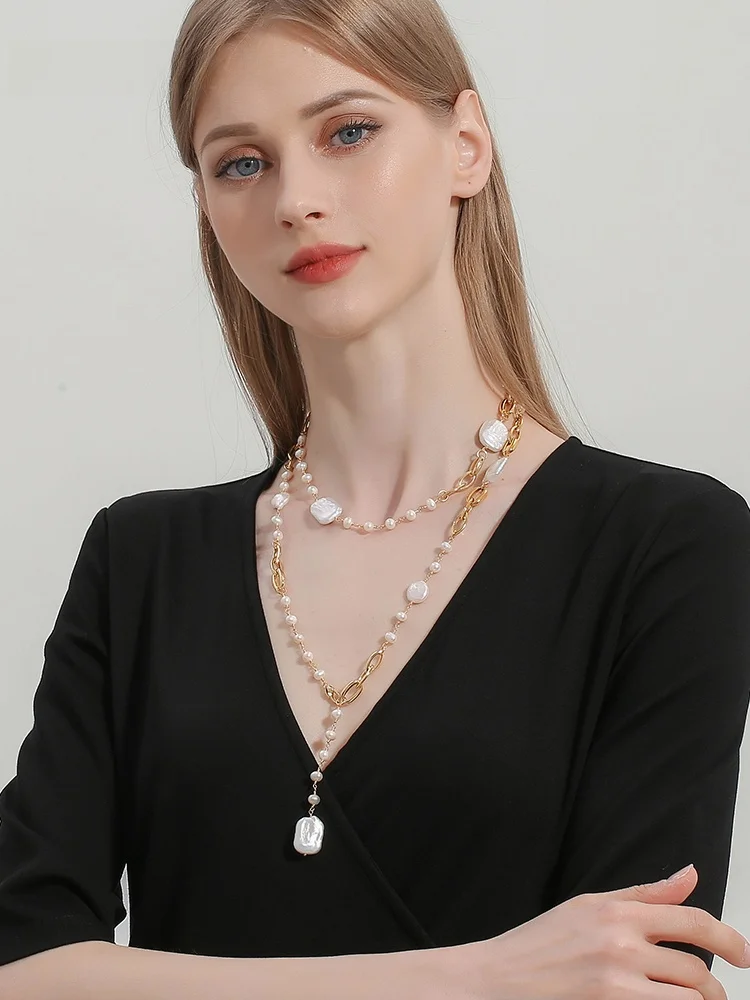 バロックパールのロングネックレス：シンプルで上品な母の日ギフトとしての実用性とデザイン特性