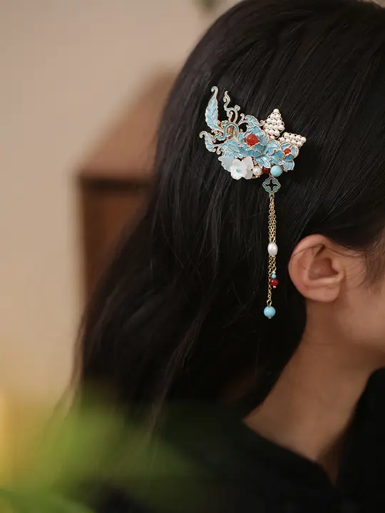 精巧なデザインの中式ヘアクリップ【ブルーの蓮の花・サイドクリップ・着物アクセサリー】