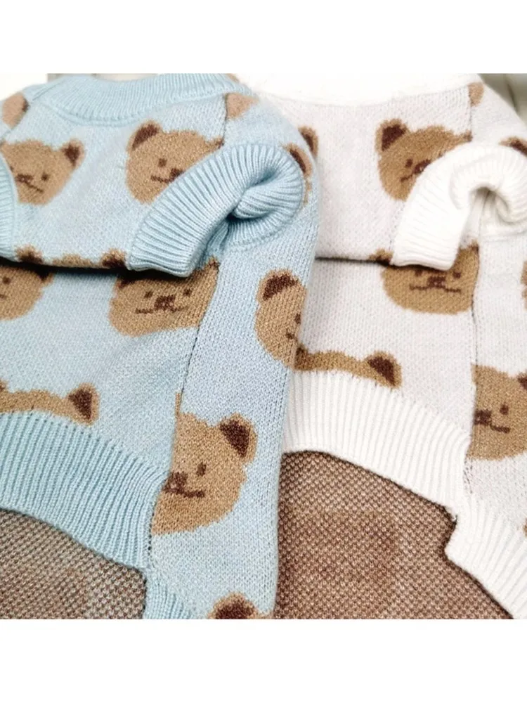 印刷されたパンダ柄犬服：秋冬用厚手セーターの保温性と小型犬への適応性