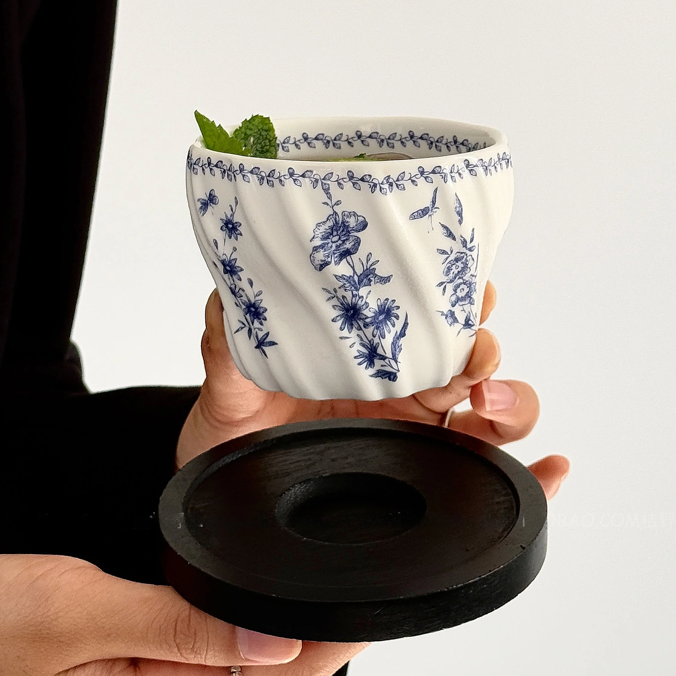 コーヒーカップ & ソーサーの取り入れ方は？5選で自宅の日常を温かくする
