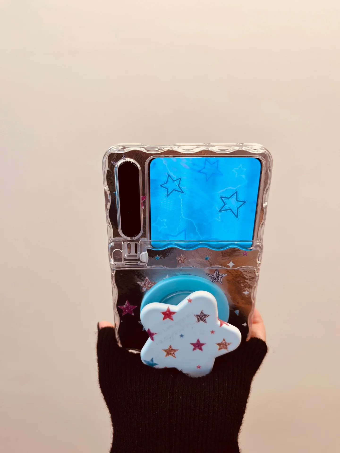 折りたたみ式スマートフォンケース：カラフルな星デザインと磁気スタンド機能の実用性解析