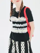 レーストリム付き黒色カジュアルTシャツ【夏用・短袖・デザイン性】